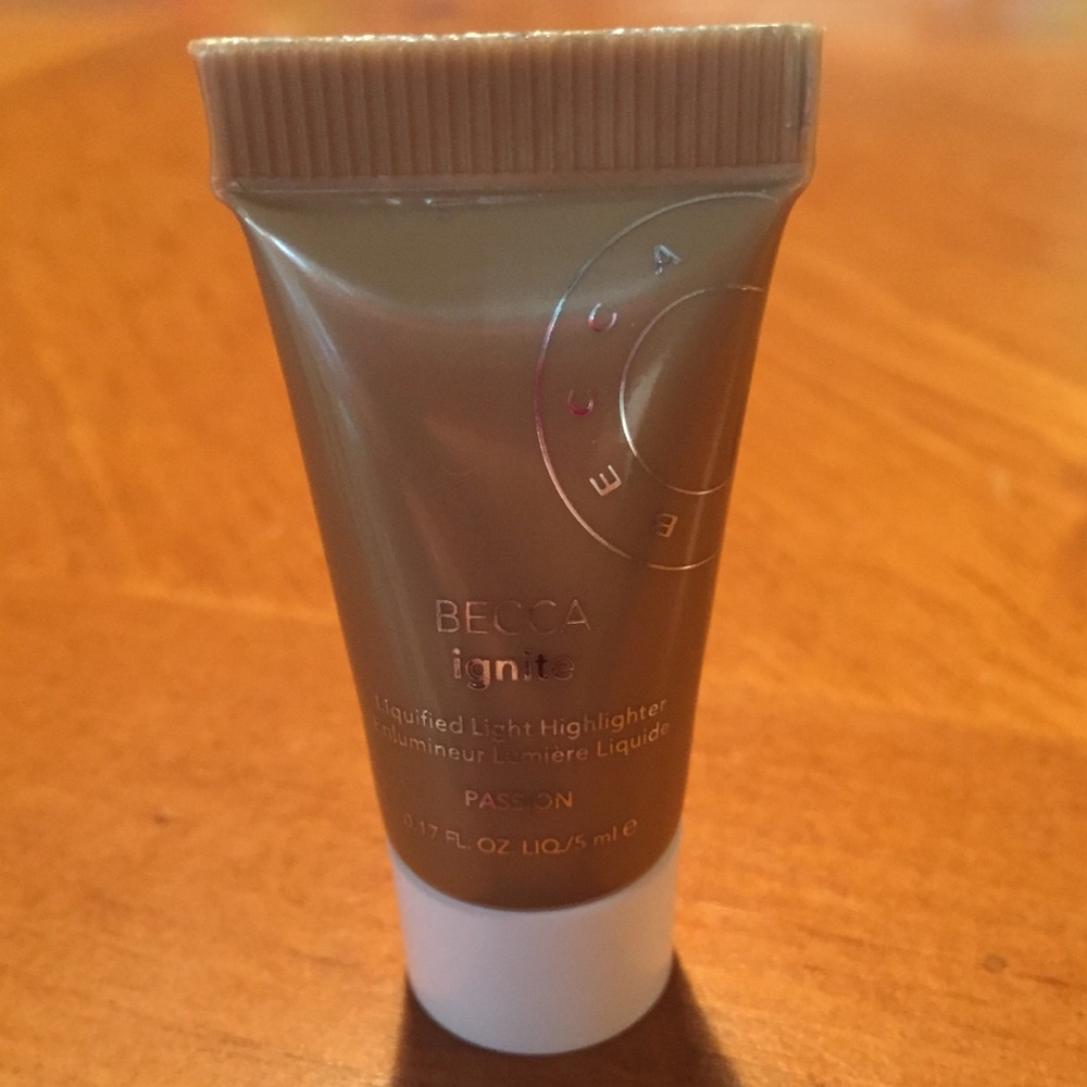 BECCA Ignite Liquified Light Highlighter - Picture 2 of 12